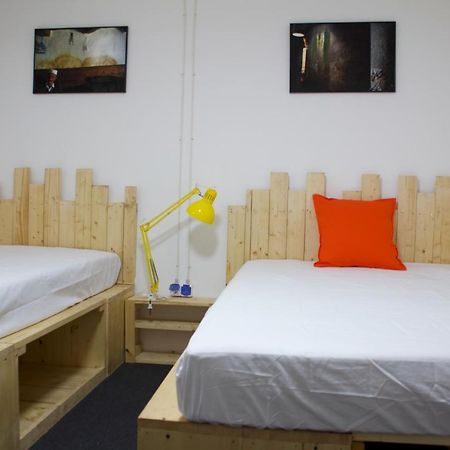 Banat 4 Hostel บูคาเรสต์ ภายนอก รูปภาพ