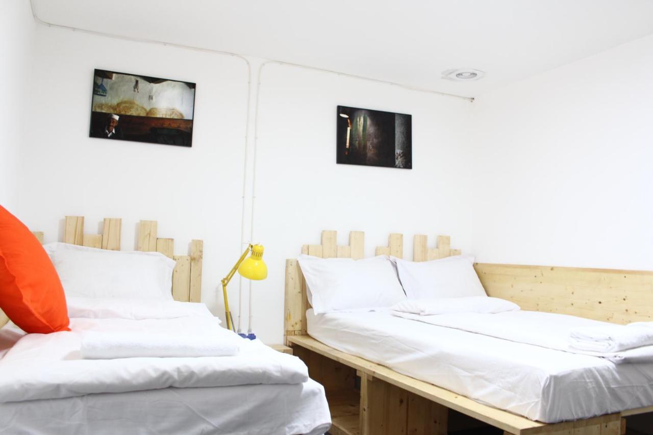 Banat 4 Hostel บูคาเรสต์ ภายนอก รูปภาพ